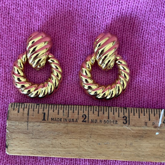 Ciner Vintage Door Knocker Clip on Earrings - Picture 9 of 12